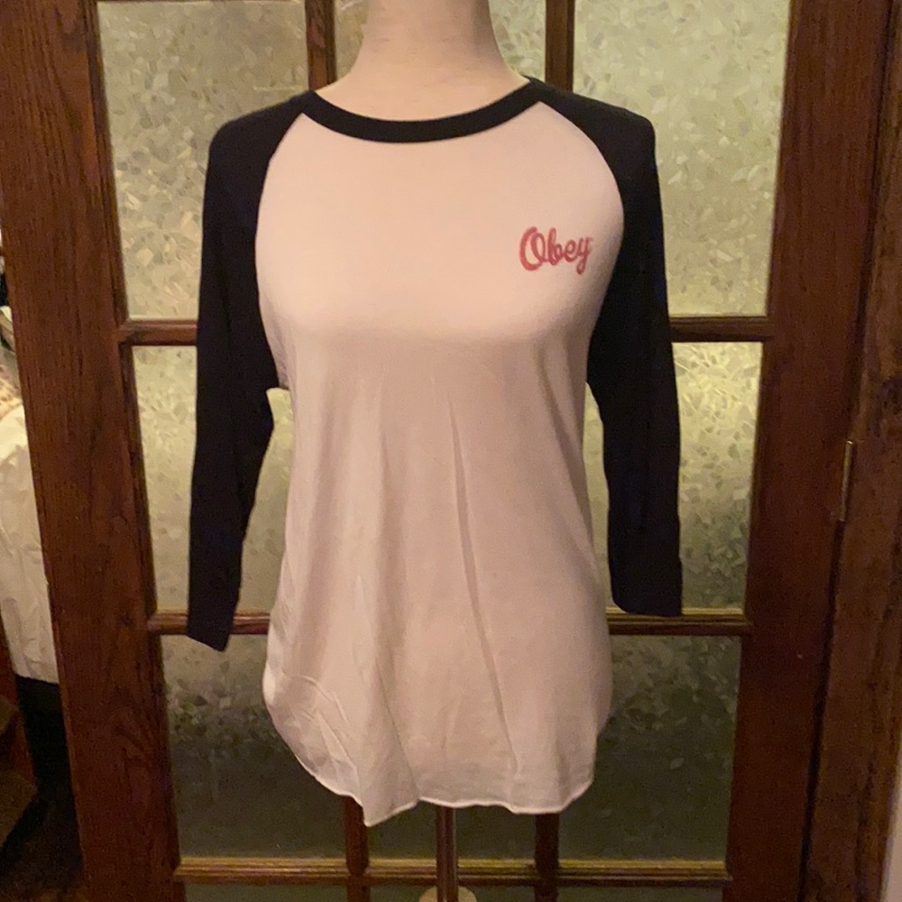 Obey raglan size medium